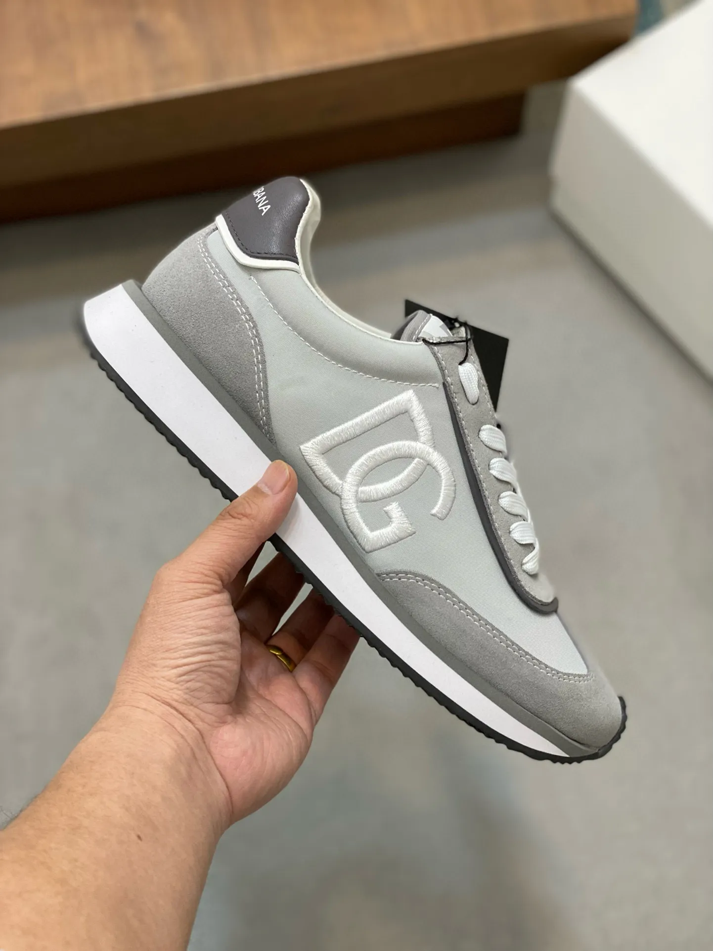 Factory price: 458💰••New products••Dolce&Gabbana••DG✔️High-end men's sports•casual shoes. Original goods from top counters. Original imported cowhide, multi-material splicing design ➕Imported cowhide lining, cowhide feet ➕Original TPR elastic outsole. Size: 39-44 (38, 45 customized)